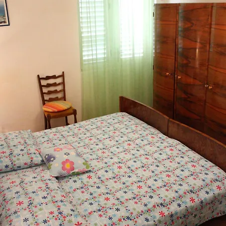 Zarace - 2047b Apartment Gdinj