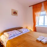 Apartment Zarace - 2047b Gdinj